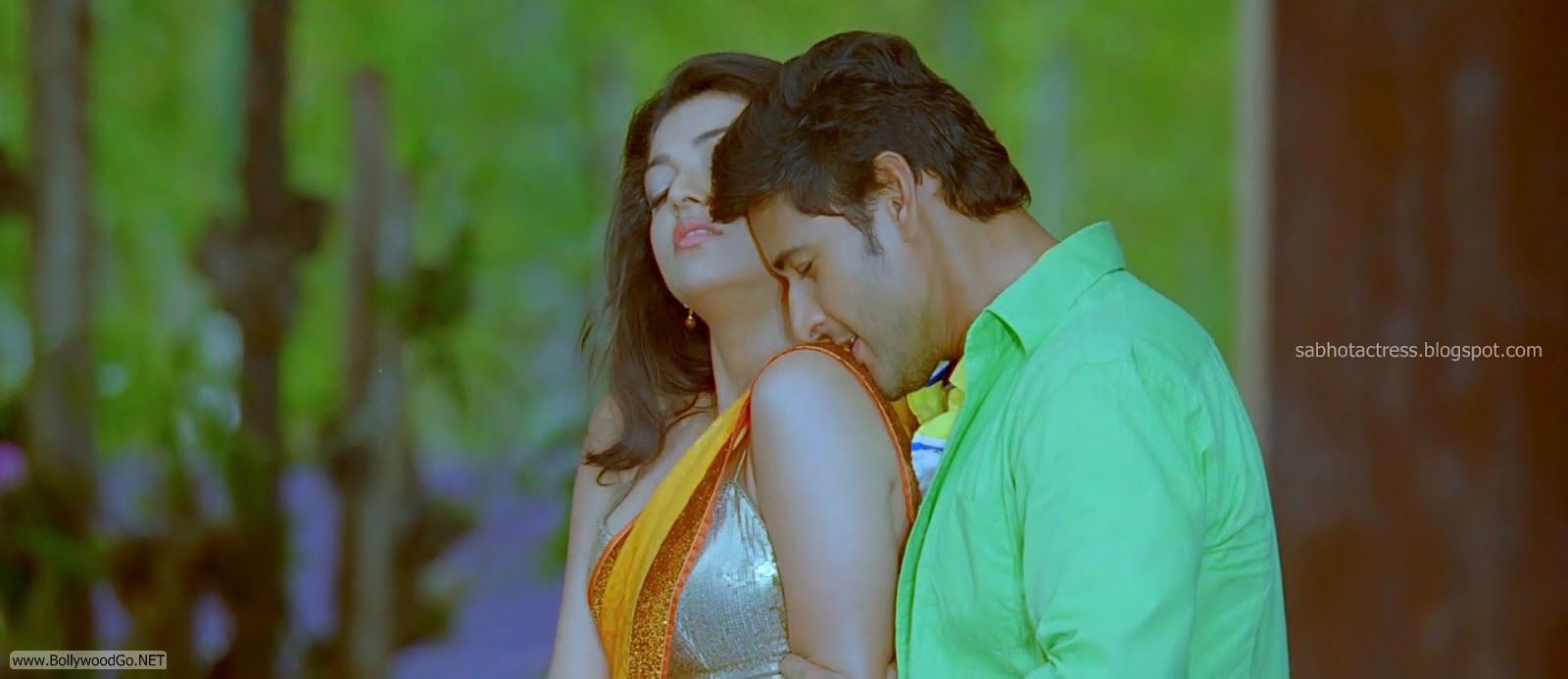 efashionados: Kajal Agarwal Hot Lip Lock Pics