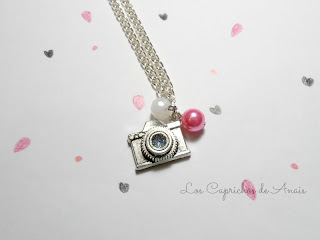 Collar Camara de fotos Rosa y Blanco_Los Caprichos de Anais