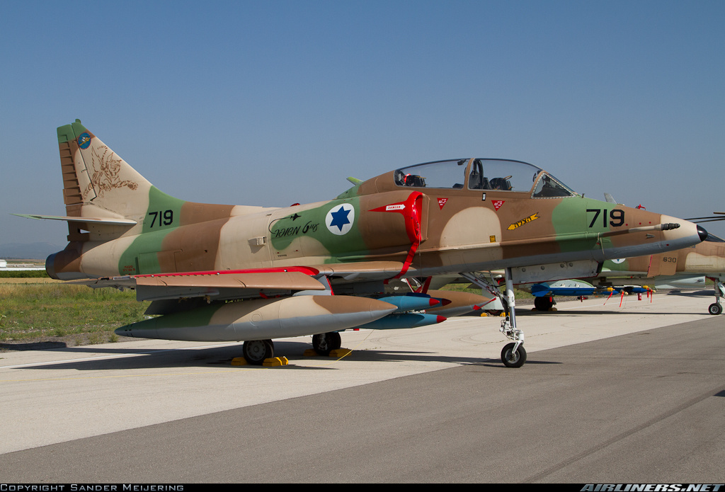 Fuerzas Armadas de Israel McDonnell+Douglas+TA-4H+Skyhawk+(Aa-it)