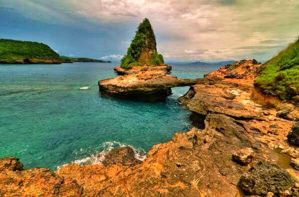 tanjung bloam tempat wisata di lombok, wisata lombok, objek wisata di lombok, bebatuan indah, batu indah,