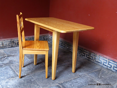 ": Antes y después de una silla y mesa de cocina