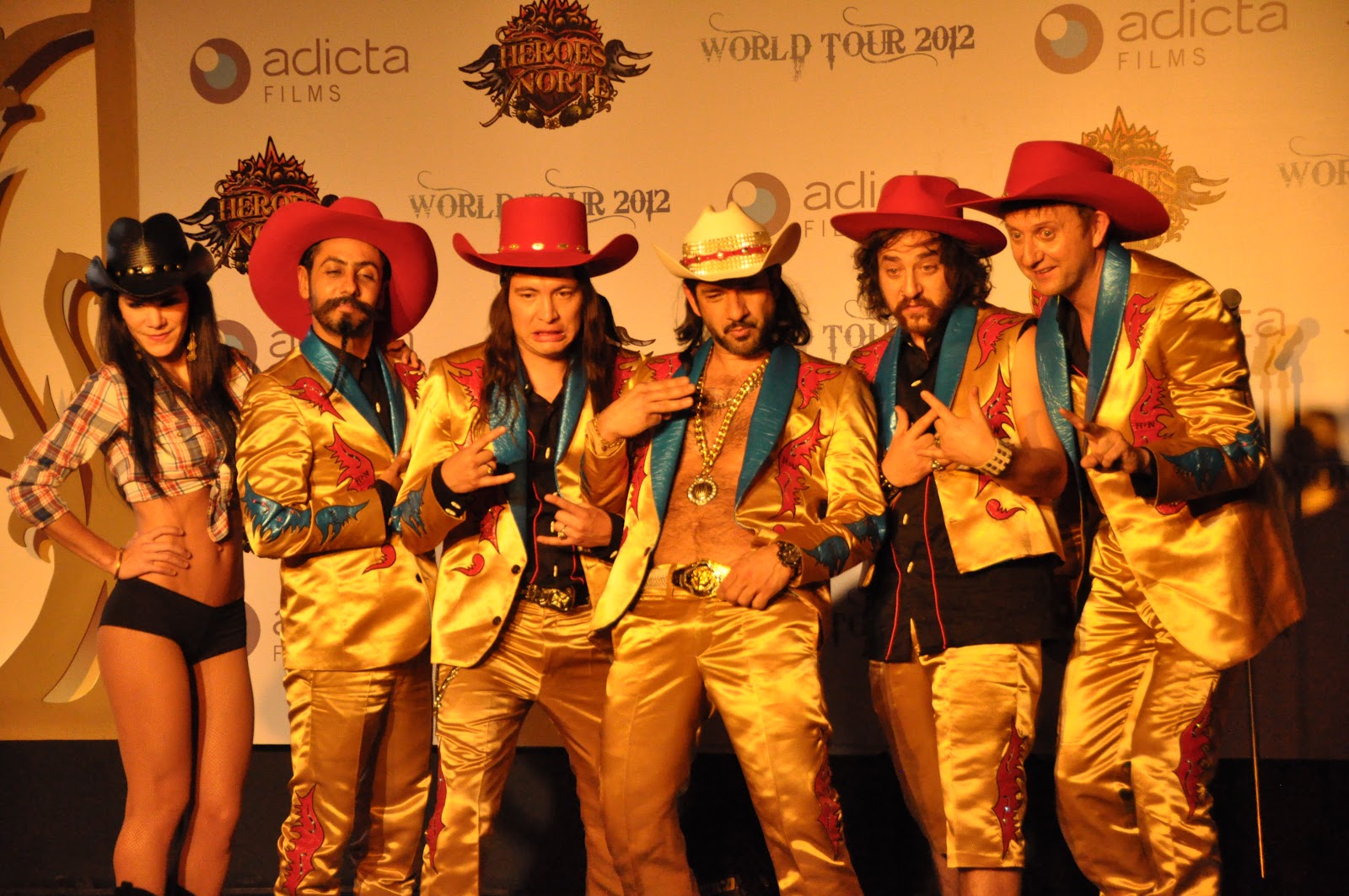 Frecuencia Musical : LOS HEROES DEL NORTE‏ SE PRESENTARON EN EL SHOW CENTER