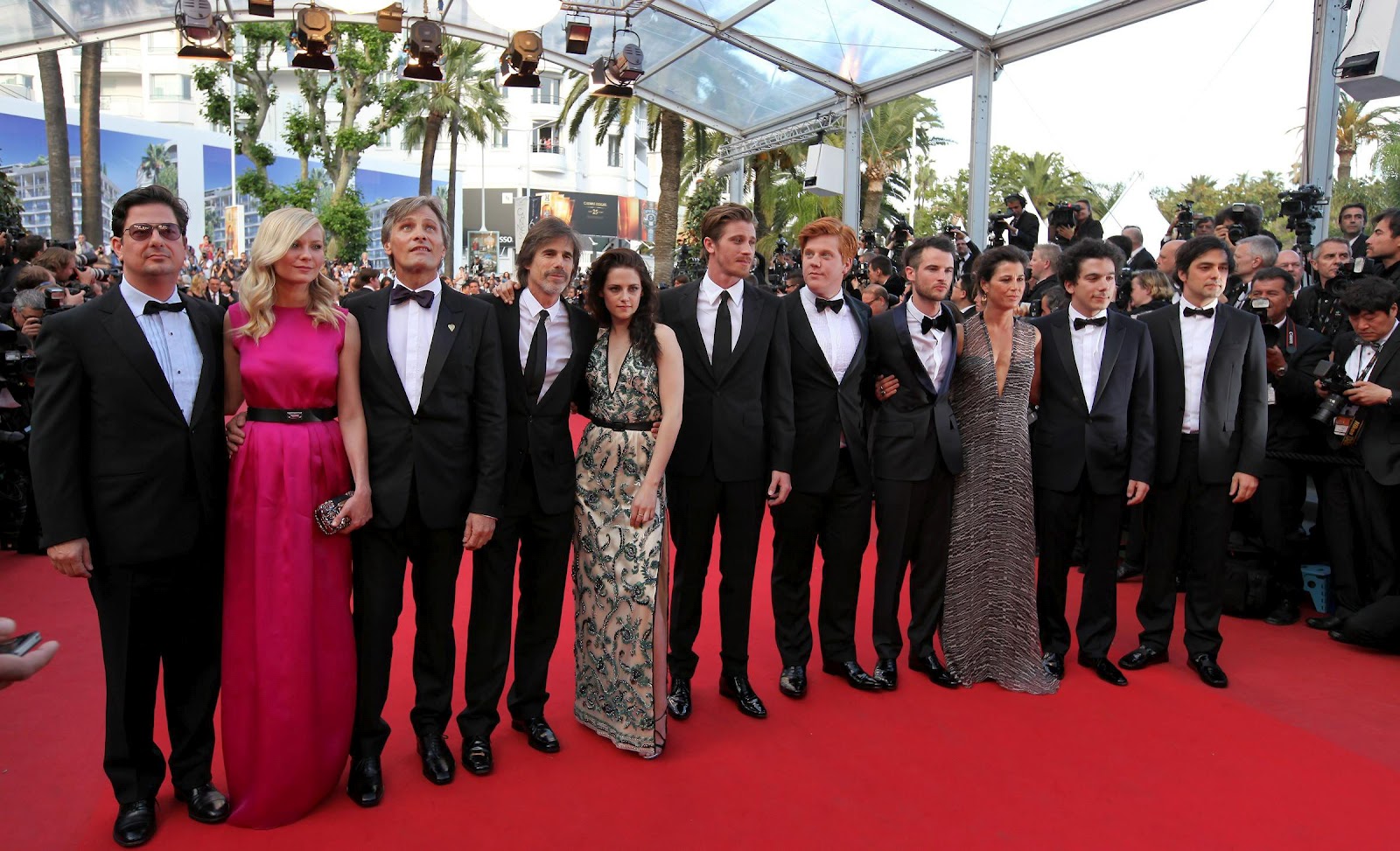 http://4.bp.blogspot.com/-7WqoS-emQc0/T8EMH7BlSYI/AAAAAAAAB0s/sw8dfCQwZIw/s1600/OTR+Premiere7.jpg