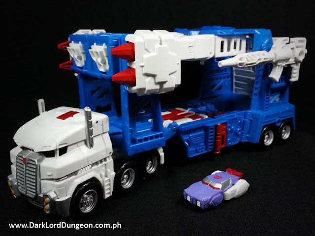 Takara Combiner Wars Ultra Magnus