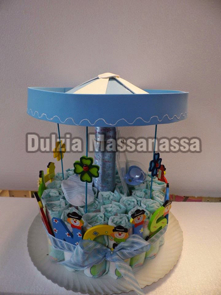 Tarta de pañales en forma de tiovivio realizada por dulzia massanassa Tarta de pañales en forma de tiovivio realizada por dulzia massanassa