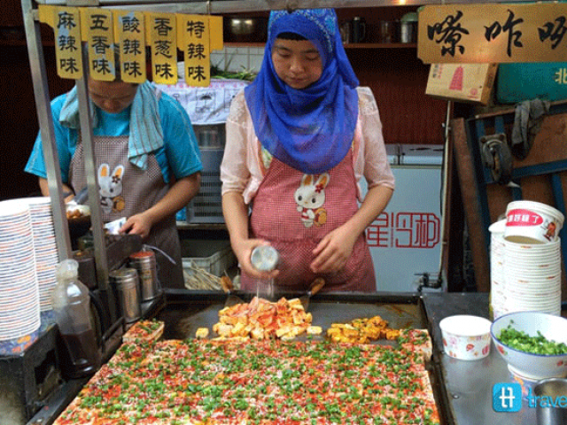 Penduduk yang menjual makanan di Jalan Muslim Penduduk yang menjual makanan di Jalan Muslim