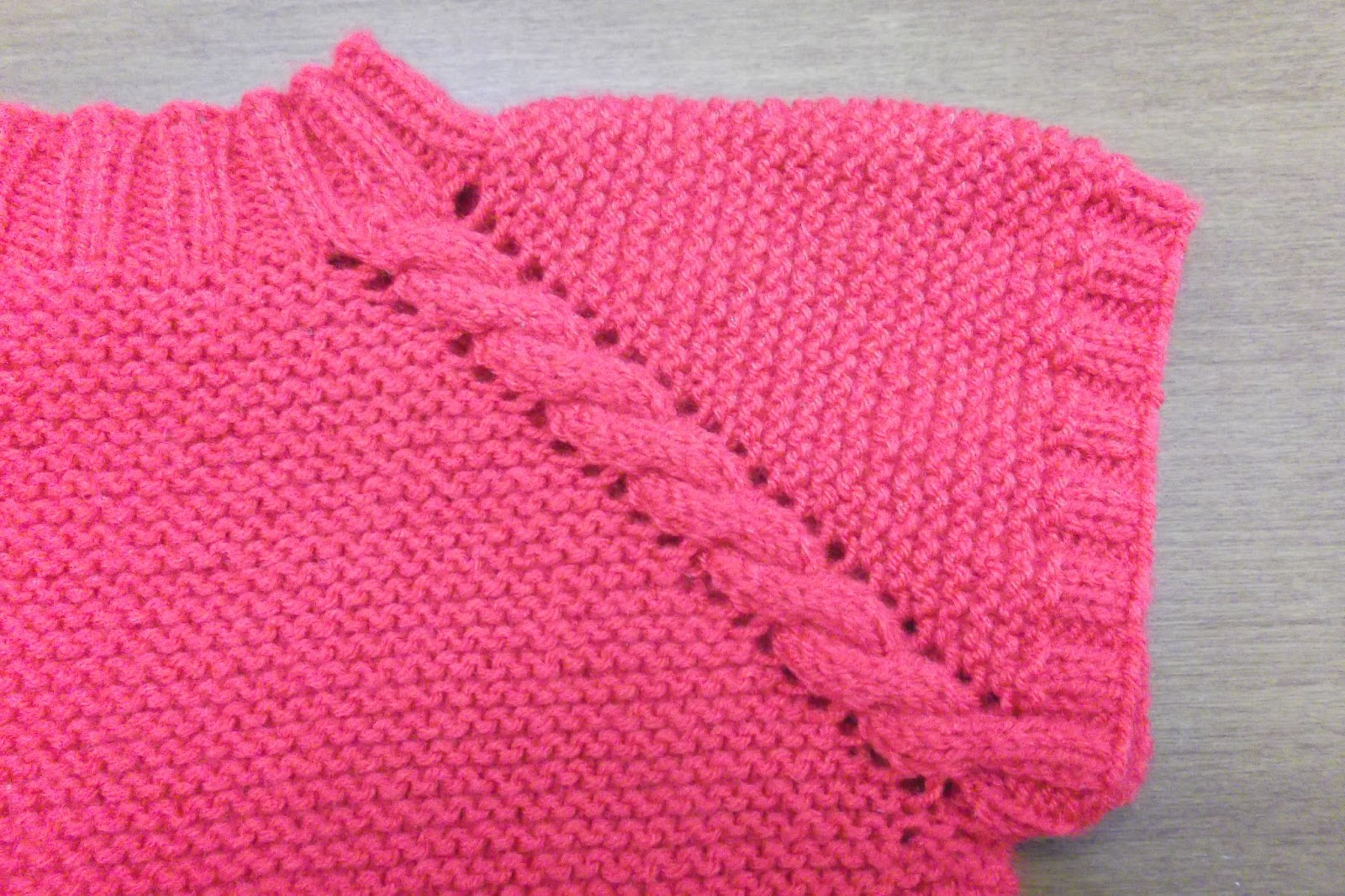 DİLMEN�İN ÖRGÜ BAHÇESİ KIRMIZI ROBADAN BEBEK YELEĞİ