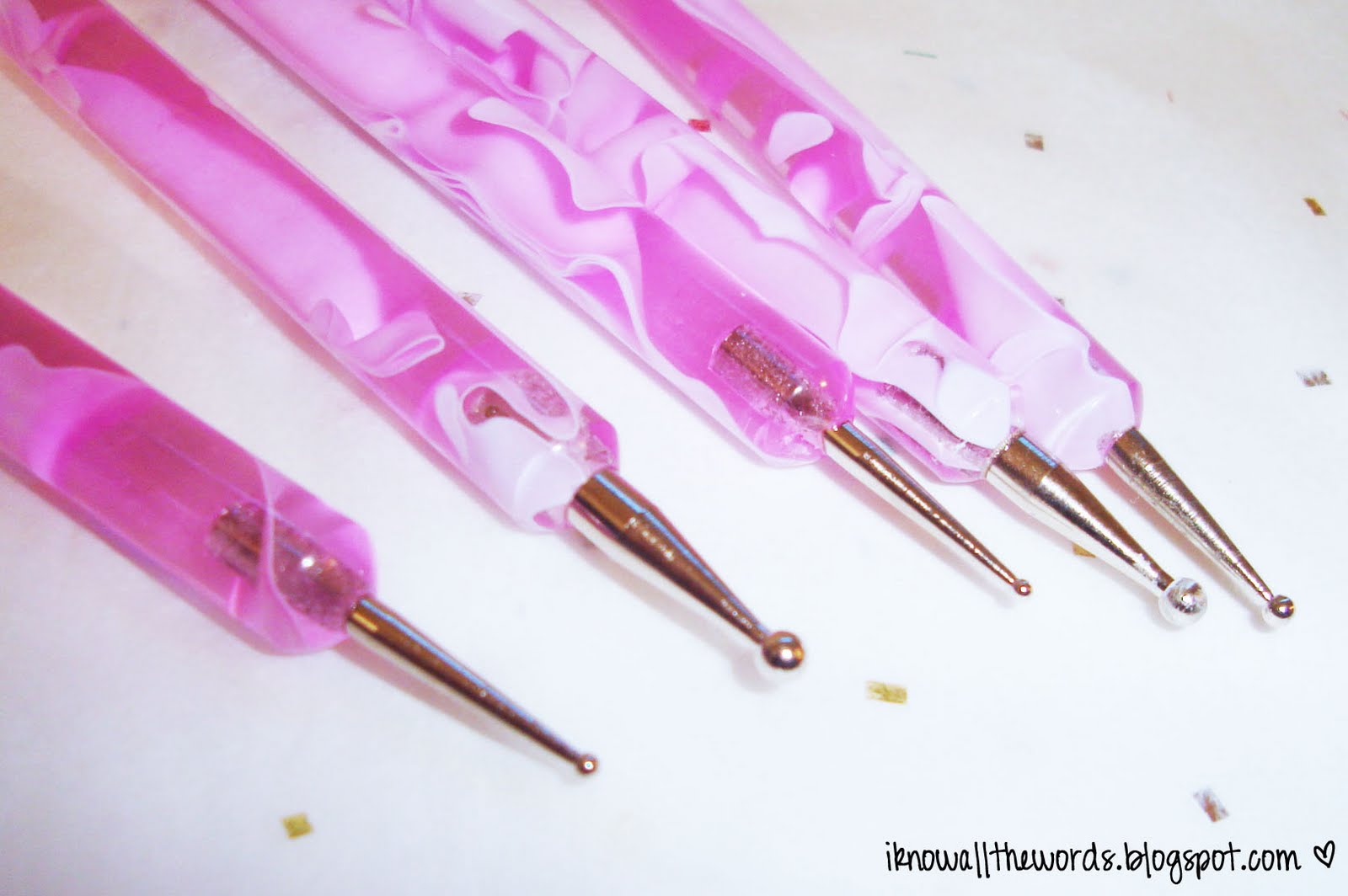 The set includes 5 double ended dotting tools, giving you 10 different sizes