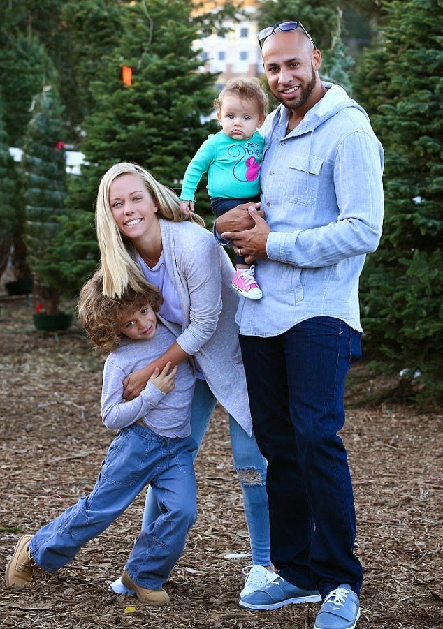 The Deluxe Delight Blog. Kendra Wilkinson and family enjoy Christmas
