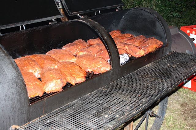 V8-Freunde Meerbusch Treffen 2013 BBQ Smoker V8-Freunde Meerbusch Treffen 2013 BBQ Pulled Pork
