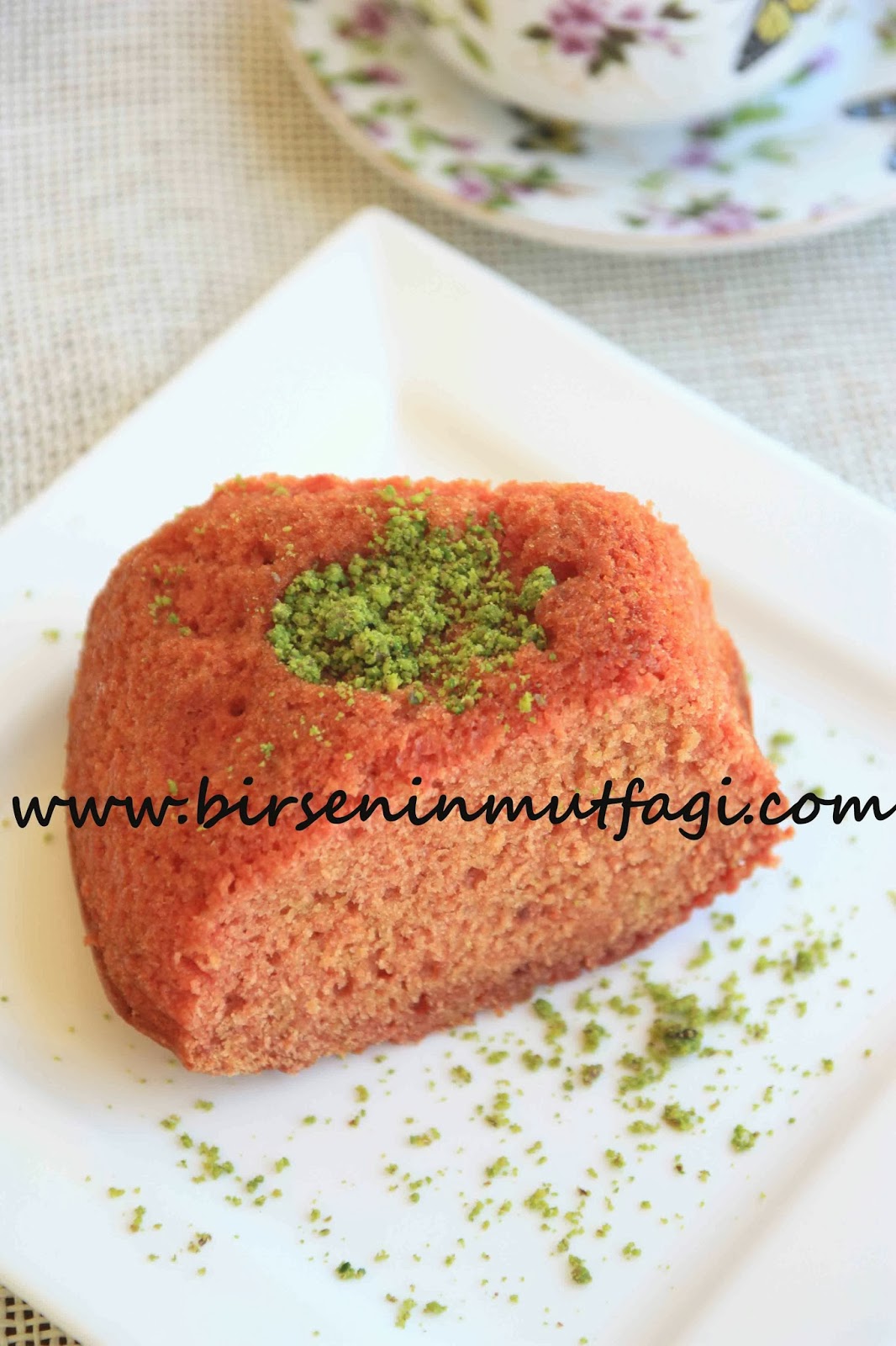 BİRSENCE RESİMLİ YEMEK TARİFLERİ KIRMIZI PANCARLI KEK