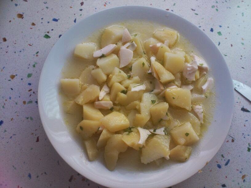 Patatas "Cachondas" O "Gazpacho Blanco"