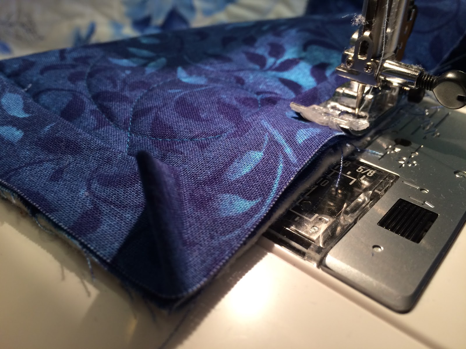 Fluffy Puppy Quilt Works Machine Quilt Binding