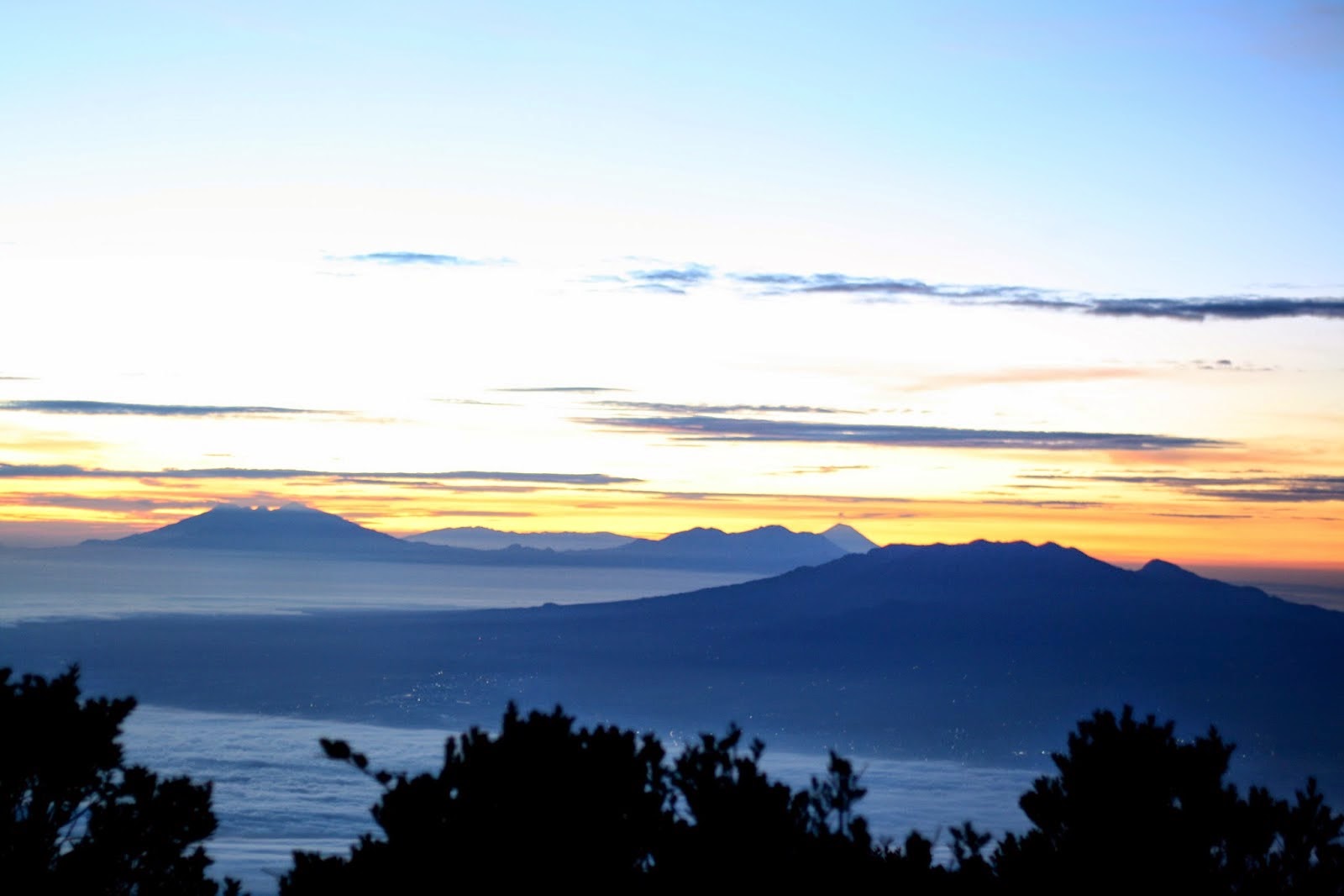 gunung lawu yang mempesona rudiharto.com gunung lawu yang mempesona rudiharto.com