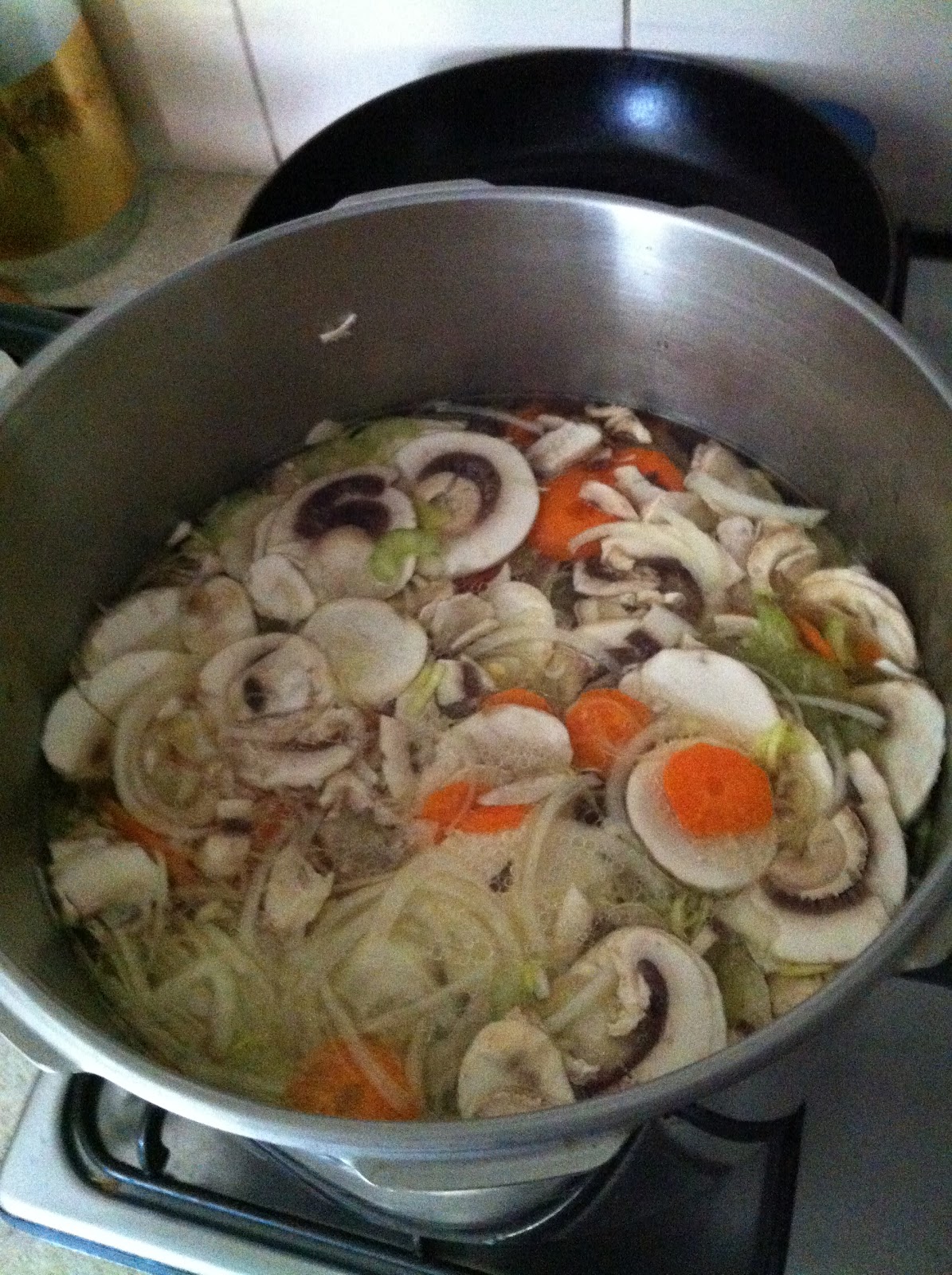 i want to cook like Heston Basics White Chicken Stock