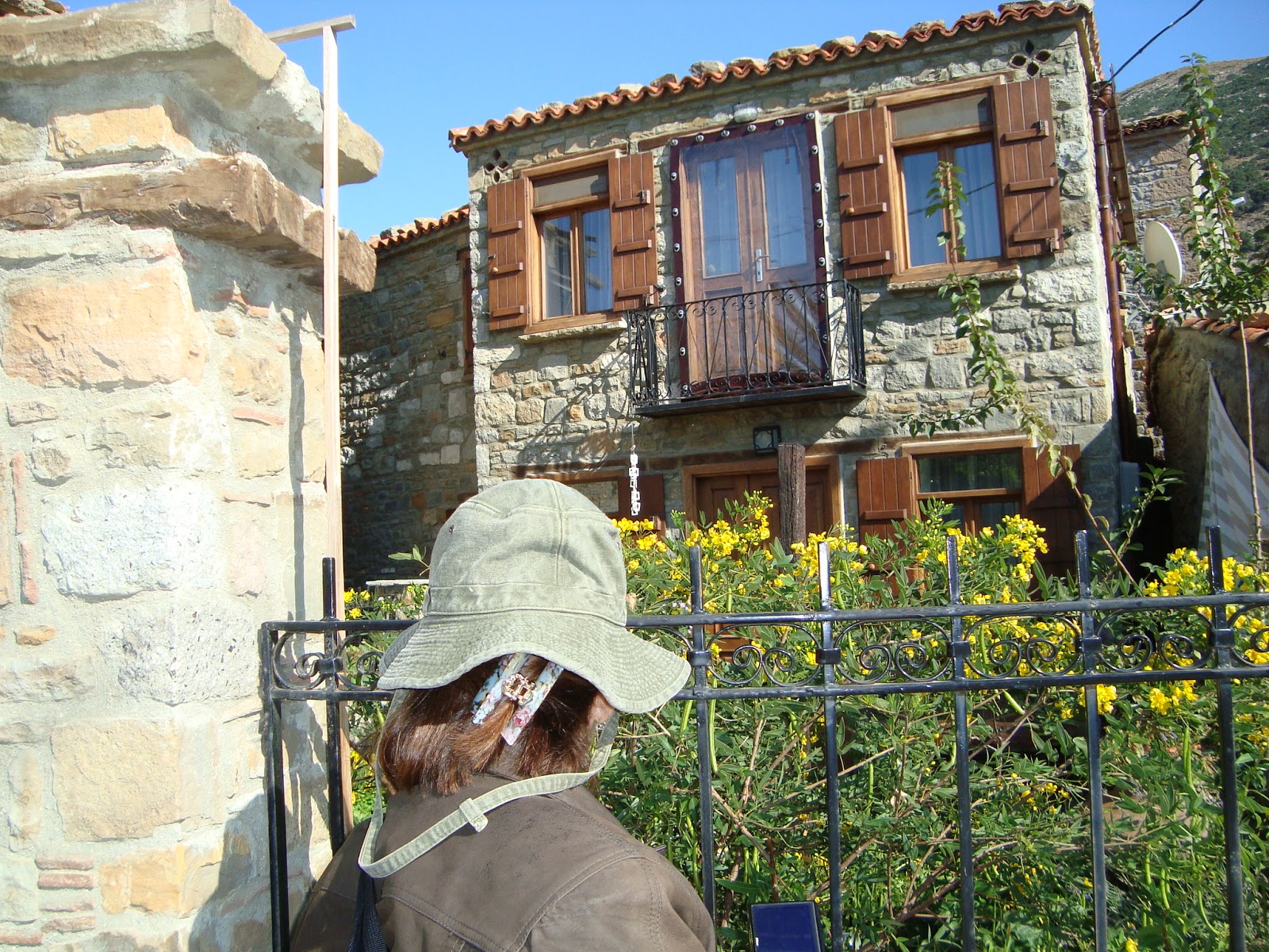 Ev almak, devle baş etmekmiş ~ Acemidemirci