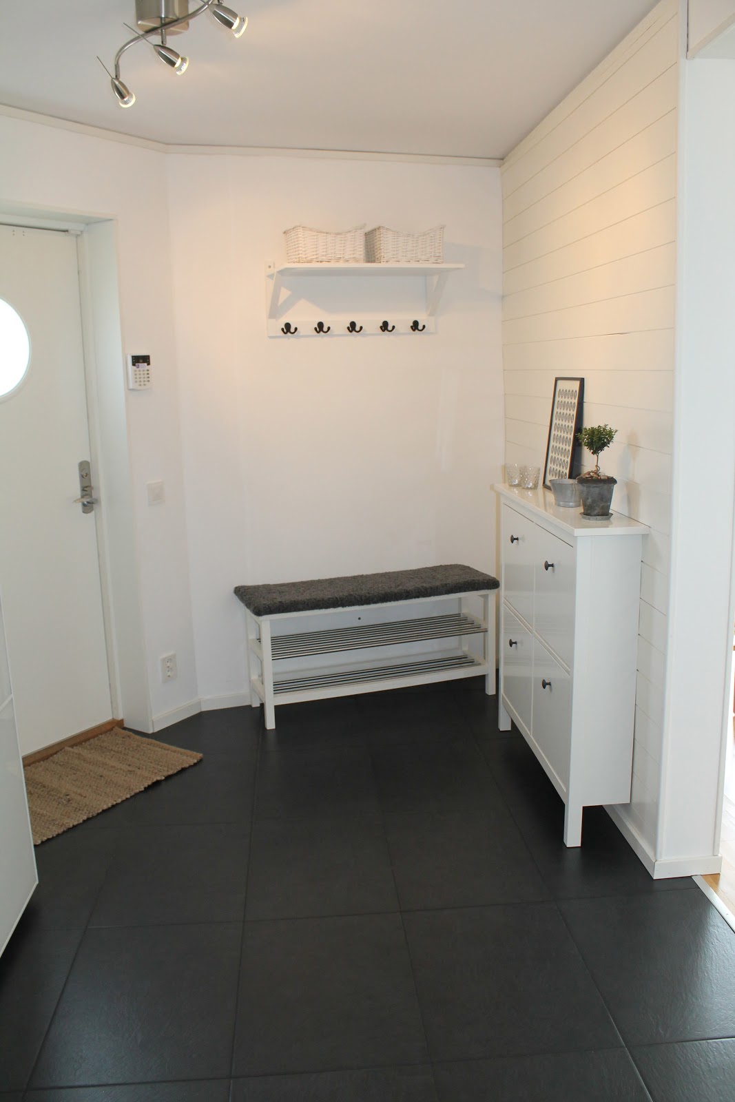 En trappa upp Ett projekt en hall En trappa upp Ett projekt en hall