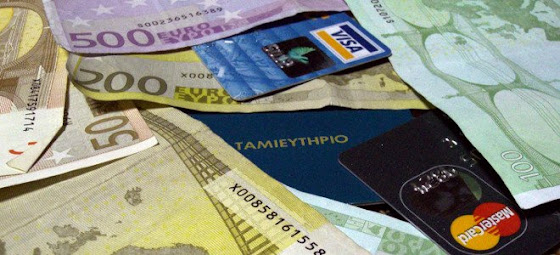 Με πλαστικό χρήμα οι συναλλαγές άνω των 300 ευρώ