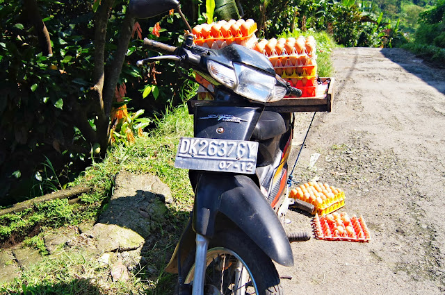 huevos en moto balinesa