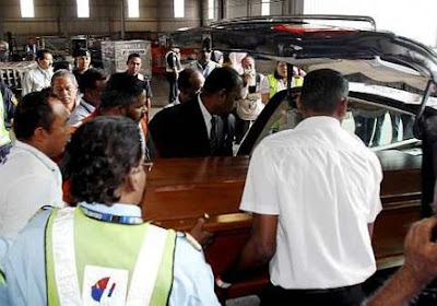 Suasana sedih selubungi ketibaan jasad Adrian Suasana sedih selubungi ketibaan jasad Adrian