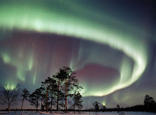 ما هو الشفق القطبي وكيف يحدث The+aurora+borealis1
