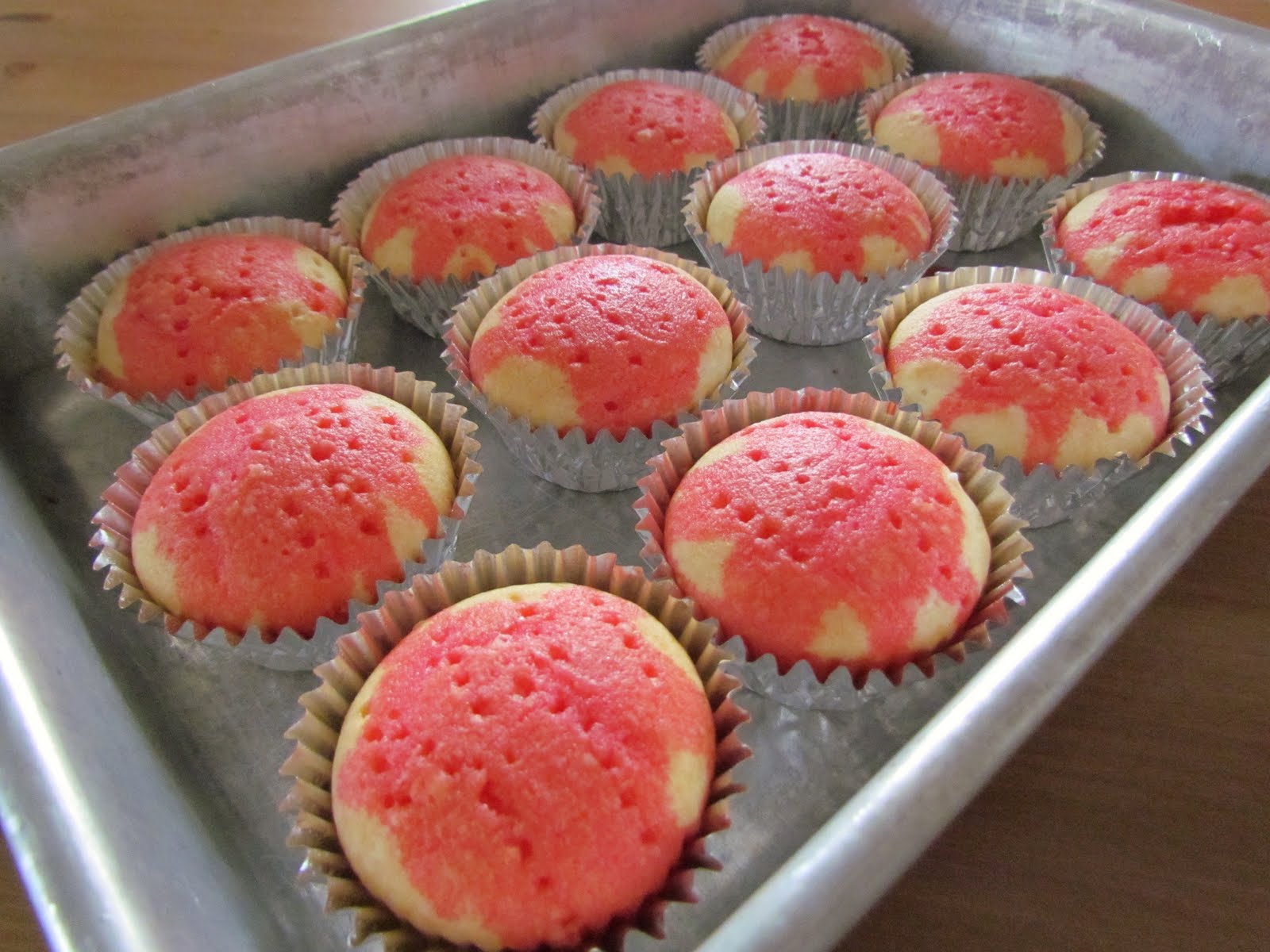 strawberry jello cupcakes strawberry jello cupcakes