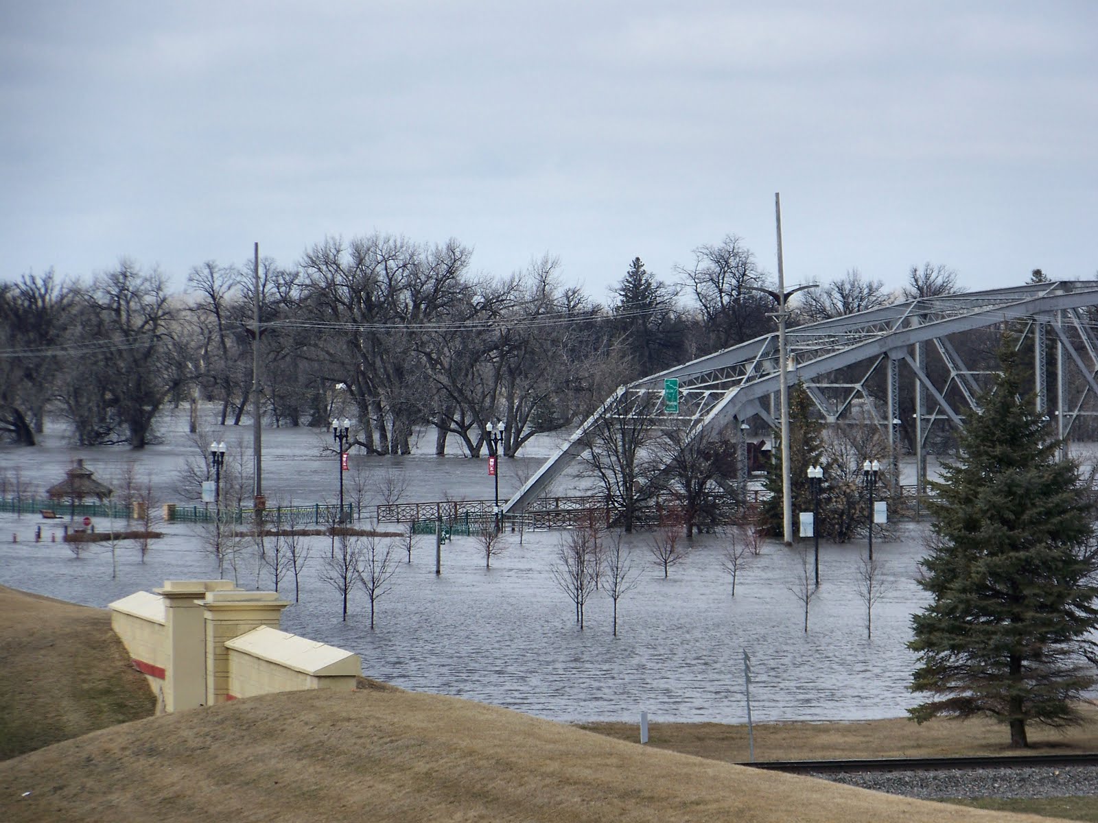 Capt. Spaulding's World Central States NEWS OneQuarter of Minot ND