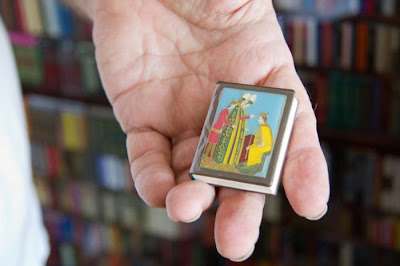 Perpustakaan Dengan Koleksi Buku-buku Mini | Foto [ www.BlogApaAja.com ]