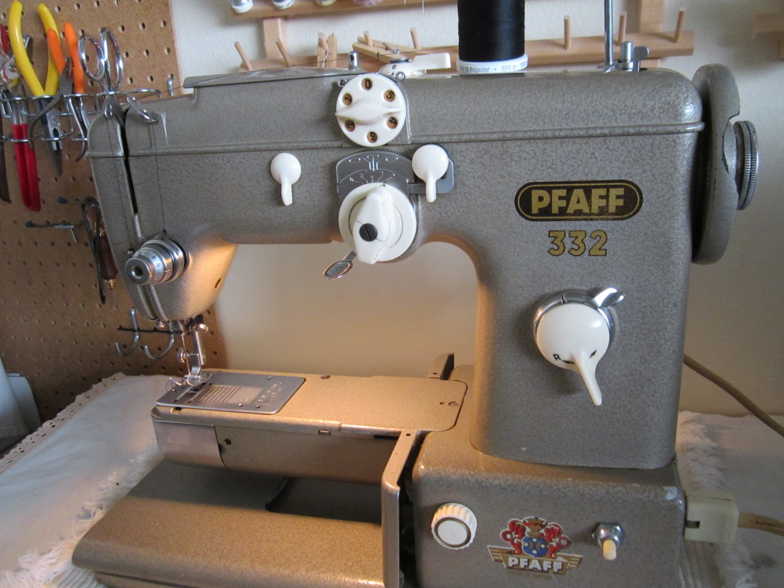 Sew Old - Sew New: The Pfaff 332 Sewing Machine