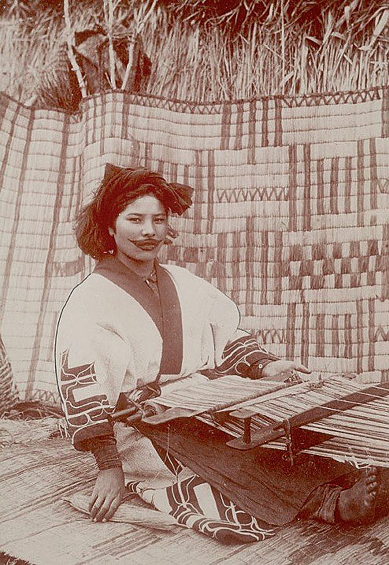 Aspundir: Ainu Women Smiles - Japan