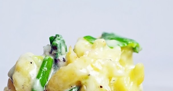 Käse-Spätzle mit frischem Bärlauch und groben Pfeffer