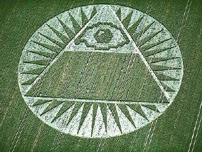 http://4.bp.blogspot.com/-7mZahIKnosE/URmDRutwhJI/AAAAAAAAJvc/c0vhqa1Dzl8/s1600/pyramid-all-seeing-eye-crop-circle.jpg