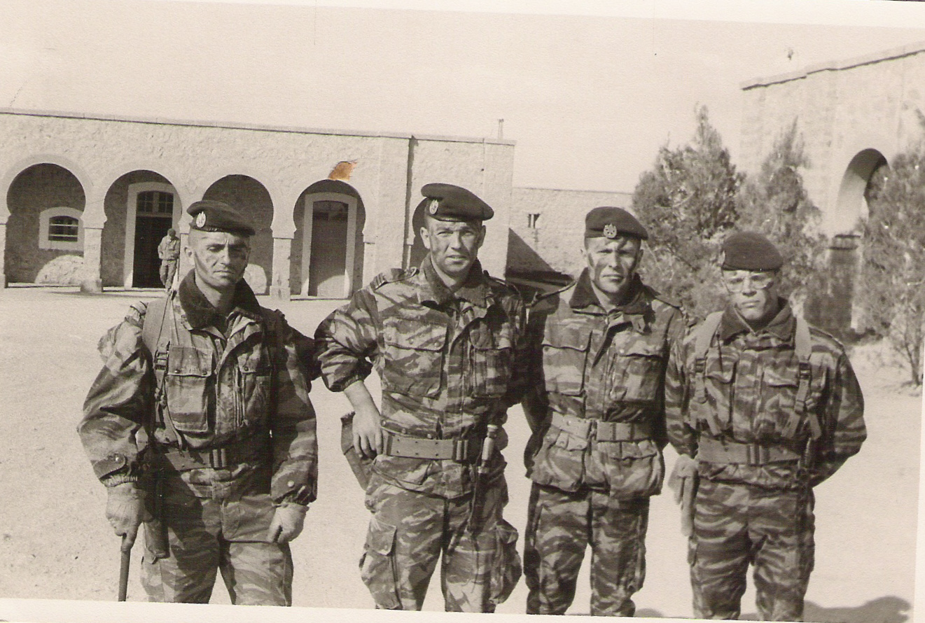 SOUVENEZVOUS 44 PHOTOS D'UN ANCIEN OFFICIER LEGIONNAIRE EN ALGERIE.