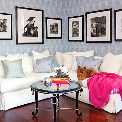 how you arrange the walls in the living room The wall in the interior of the classic living room