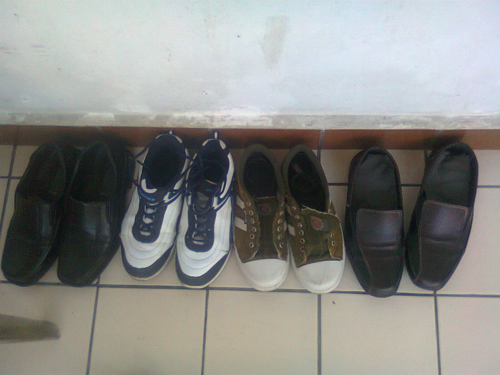 2012 z eTinUe Solusi dan Cara Mengatasi Bau Kaki di Sepatu
