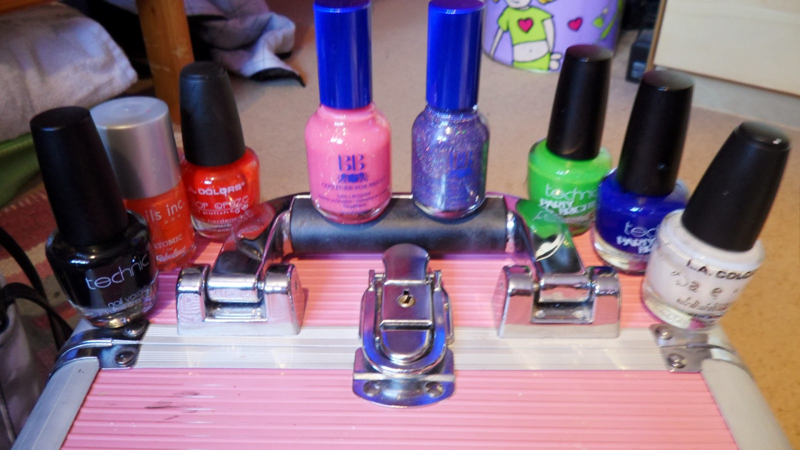 FashionFix Hunter BB Couture nail varnish, nail art