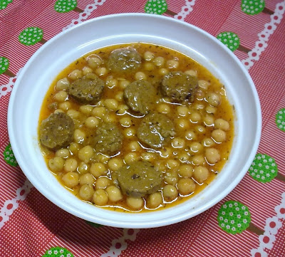 Garbanzos con Chorizo Vegano.