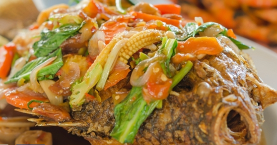 Makanan Khas Nusantara: Resep Lauk: Ikan Mujair Goreng Saus Siram Asam