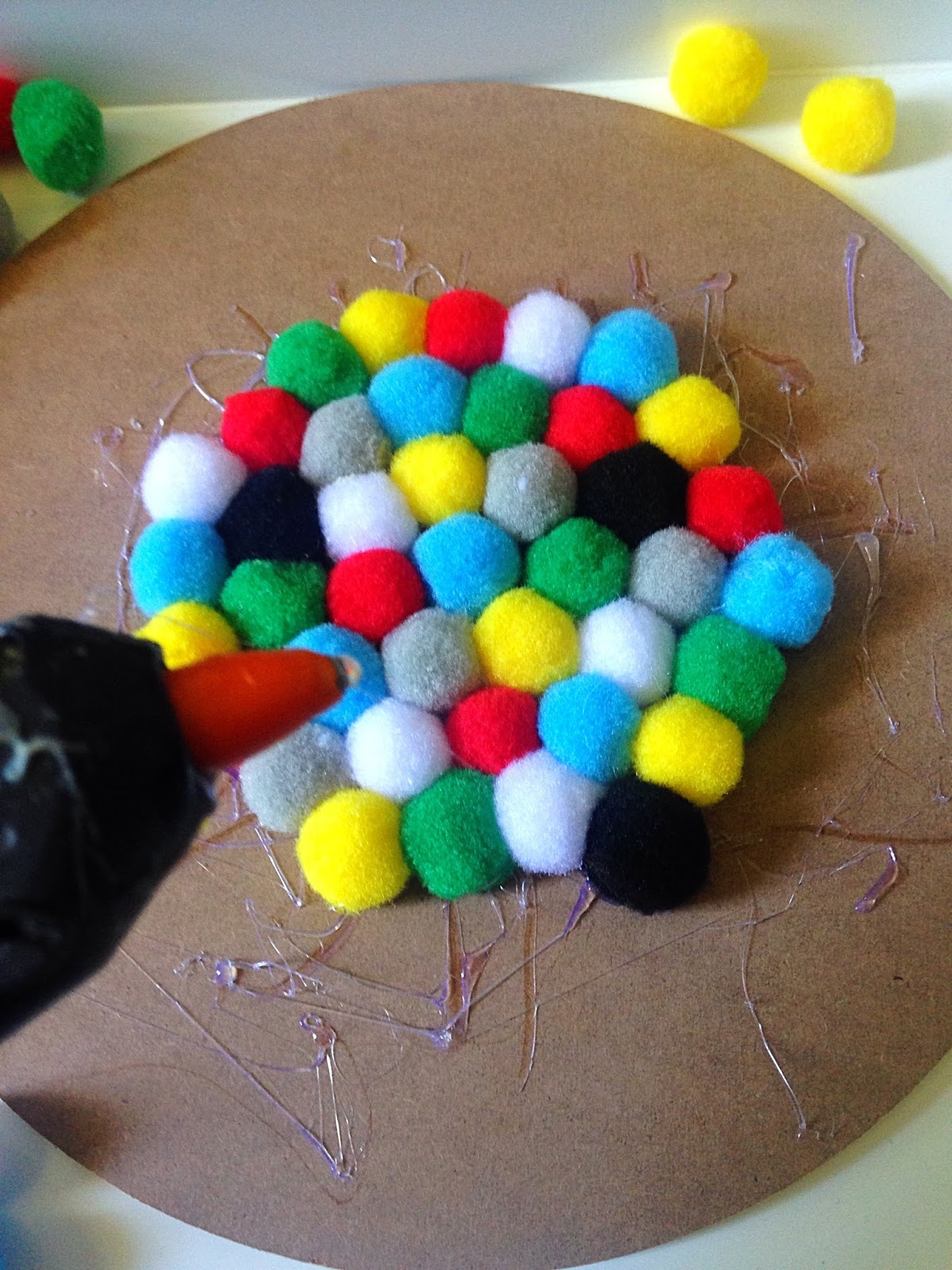 CraftyPJMum DIY FELT BALL TRIVET