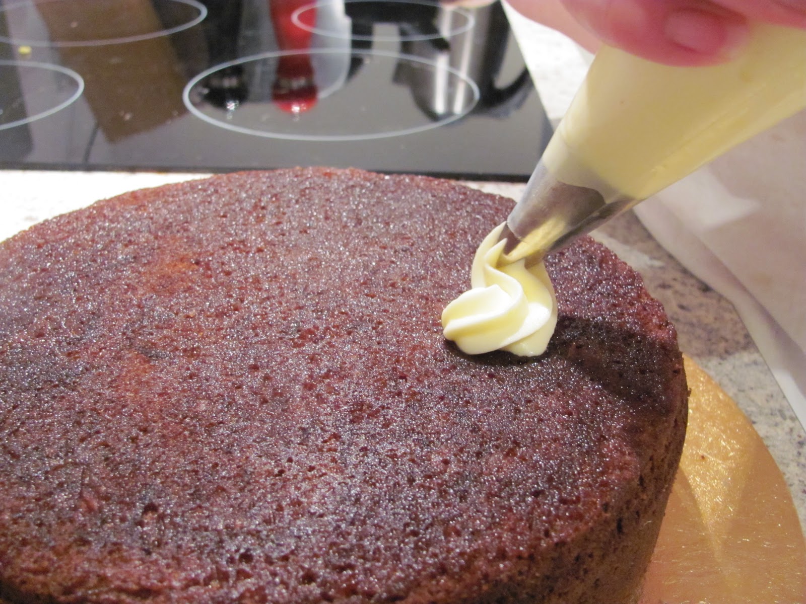 Mrs Cake How to Pipe Icing Roses