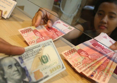 Setelah Sempat Menguat, Hari Ini Rupiah Bergerak Menuju Zona Merah Setelah Sempat Menguat, Hari Ini Rupiah Bergerak Menuju Zona Merah