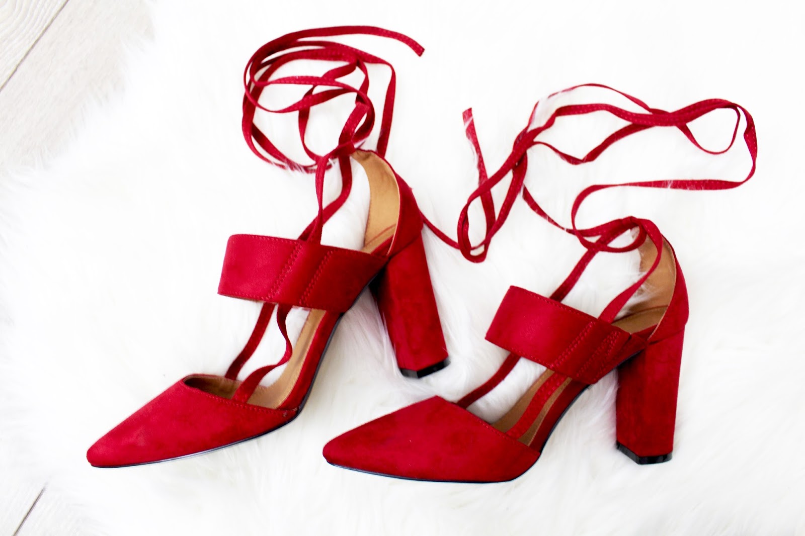 Shoes of the night Sandales rouges Boohoo