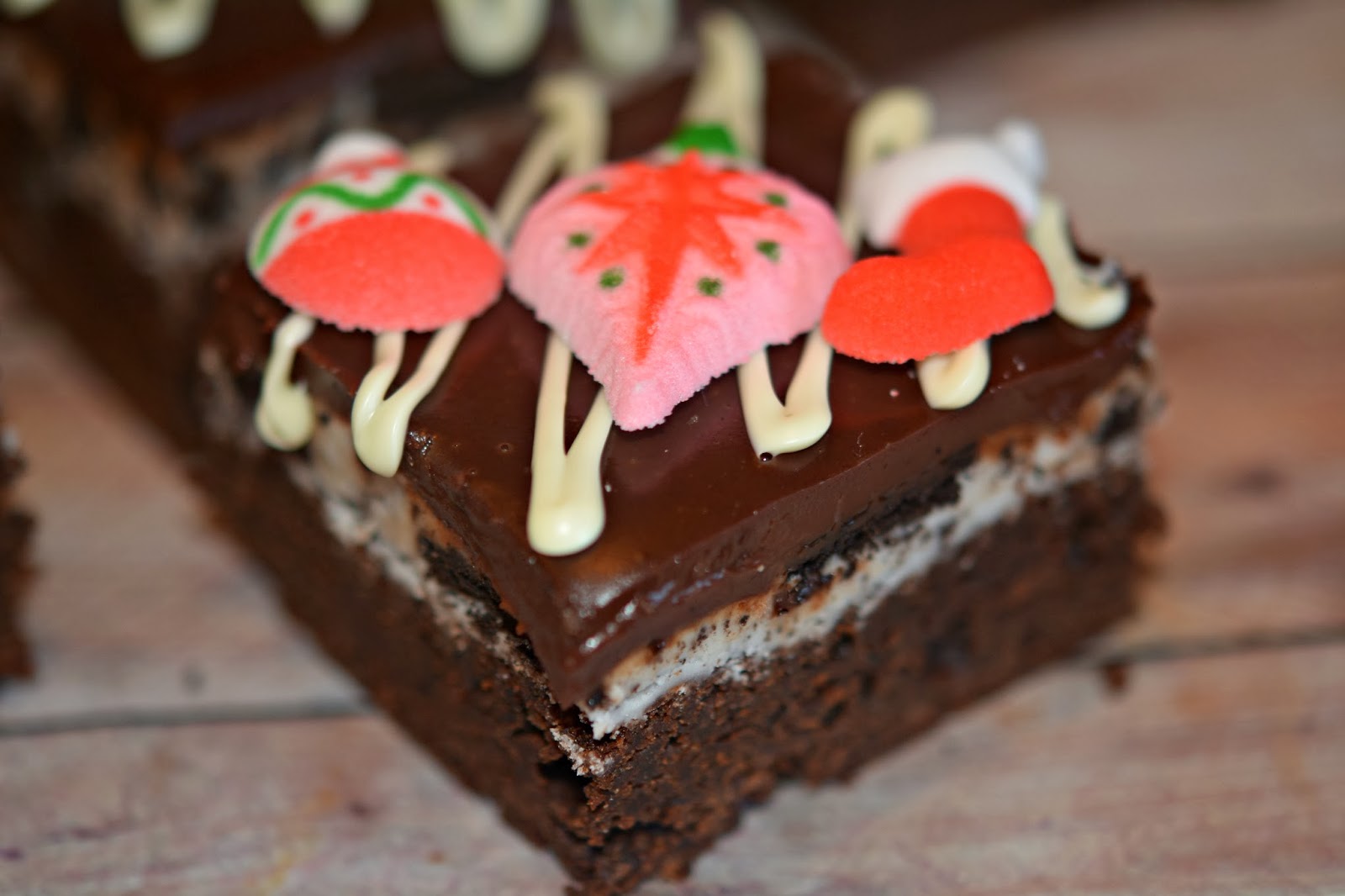 OREO BUTTERCREAM BROWNIES TOPPED WITH GANACHE Hugs and Cookies XOXO