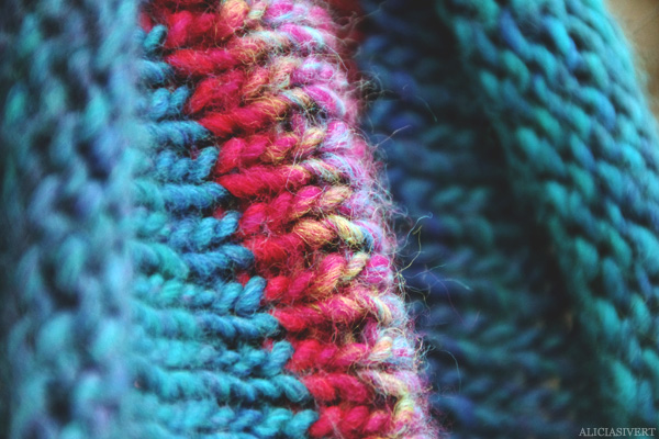 aliciasivert, alicia sivertsson, stickat, stickning, stickad tubhalsduk, halsduk, krage, ull, knitting, scarf, knit, knitted, turkos, turquoise