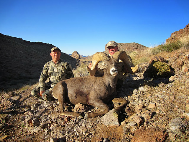 Desert+Bighorn+Sheep+Hunt+Photo+with+Claude+Warrens+Arizona+Super+Big+Game+Raffle+Sheep+with+Guides+Colburn+and+Scott+Outfitters+8.JPG