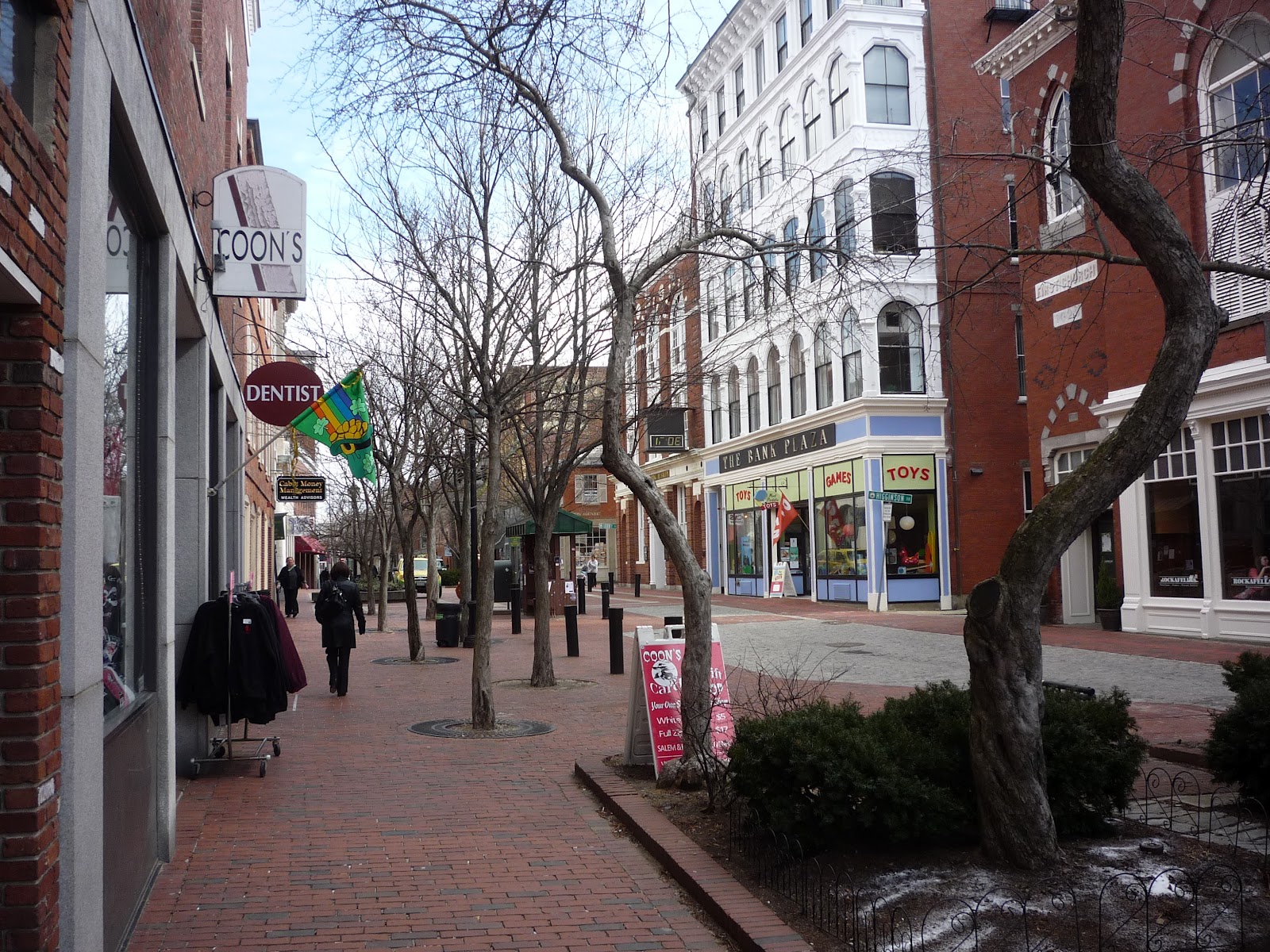 New England Travel And Vacation Gazette And Other Wicked Good Content The Essex St Pedestrian Mall In Salem Mass Offers Vibrant Shopping Restaurant Scene