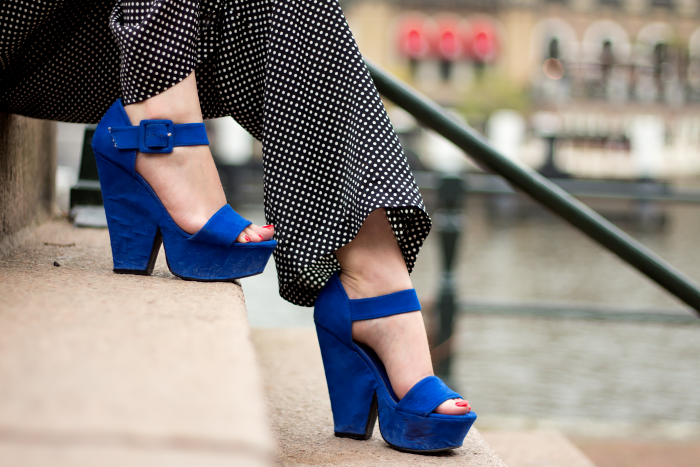 Fashion blogger outfit in Amsterdam with a polka dot jumpsuit