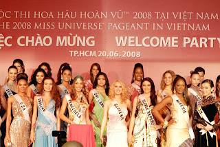 SEASON - 2012 - Những yếu tố làm nên một Hoa hậu quốc tế - Page 2 011Miss+Universe+2008%252C+Welcome+Party+%25282%2529