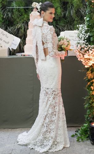Vestido de noiva reto com rendas artesanais laço e transparência Martha Medeiros vestido de noiva reto com rendas artesanais laço e transparência Martha Medeiros