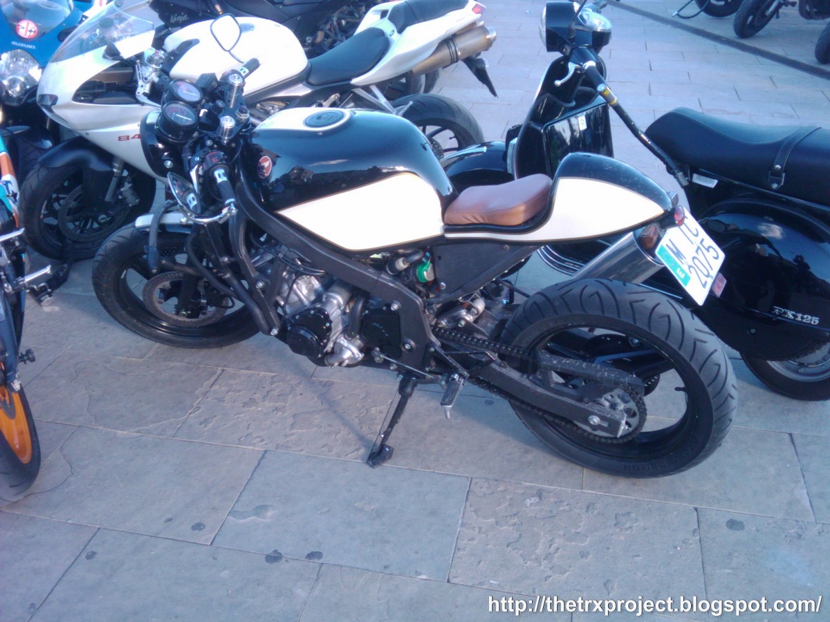 Lovely Honda CBR 600 F2 cafe racer. title=